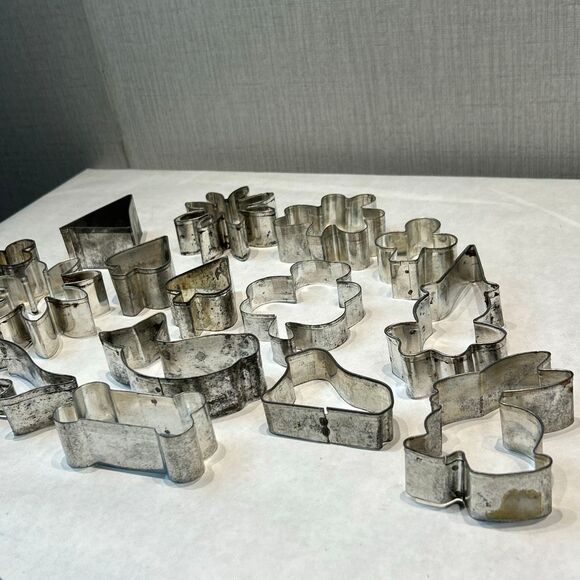 Vtg SET Aluminum Cookie Cutter Metal Fish Dolphin Whale Clown Rabbit Flower Clov - Picture 5 of 7